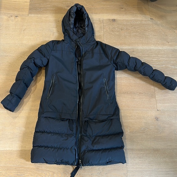 Lululemon women’s long puffer jacket size 6 - Picture 1 of 4
